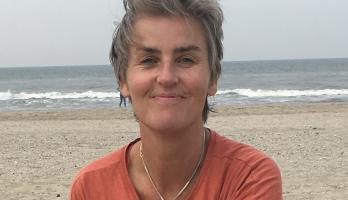 Blije Christa op het strand van Texel