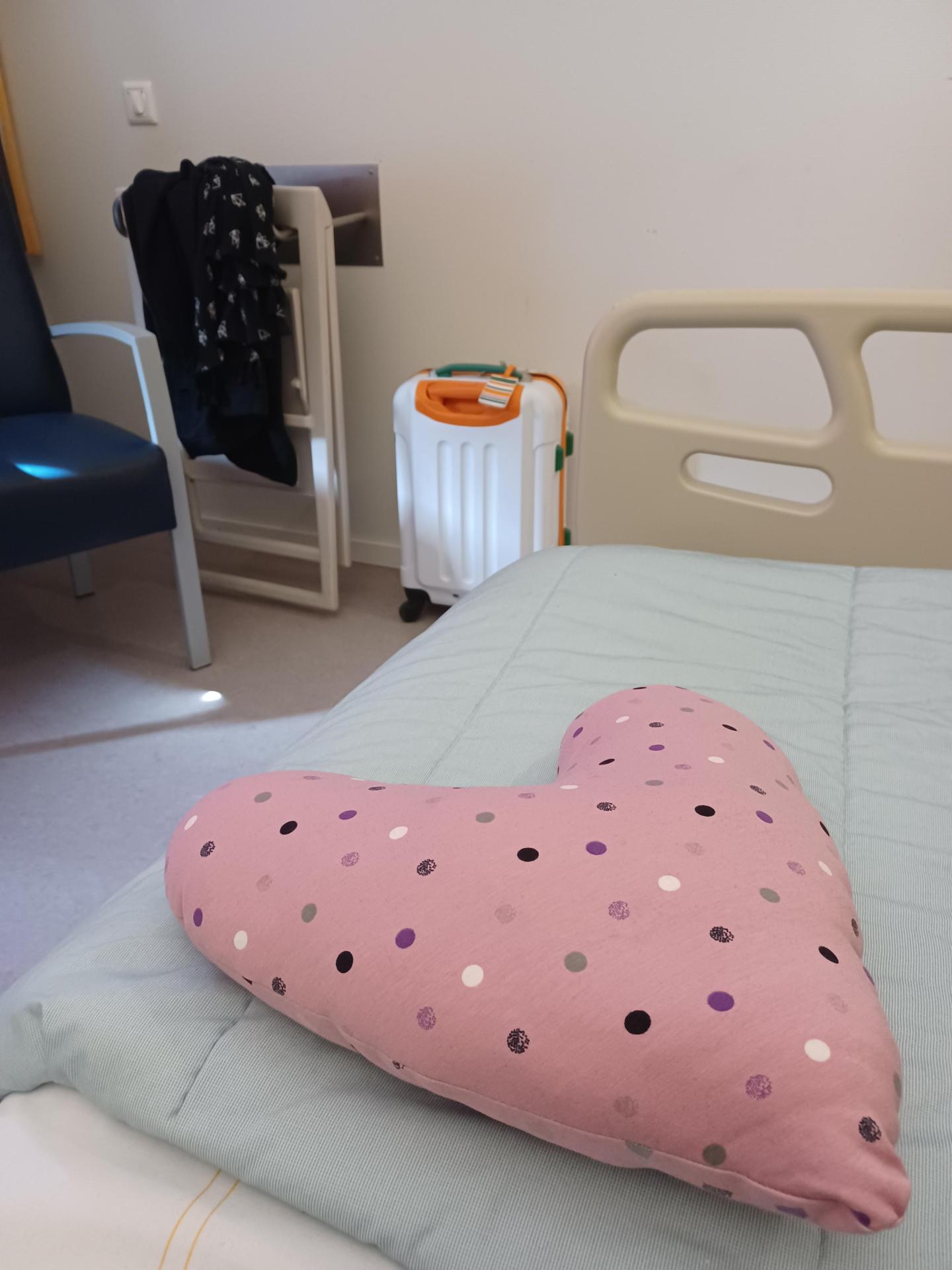 Zoveelsteun aan het kussentje in vorm hart bij verlaten zkh