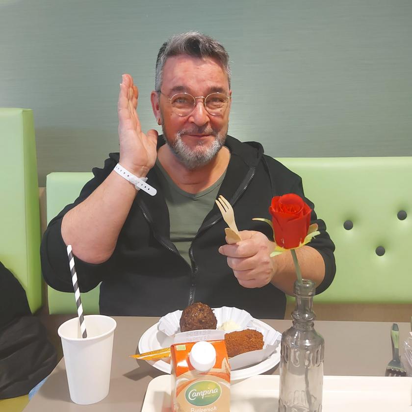 Zelfs in het ziekenhuis is een balletje mét lekker!! 