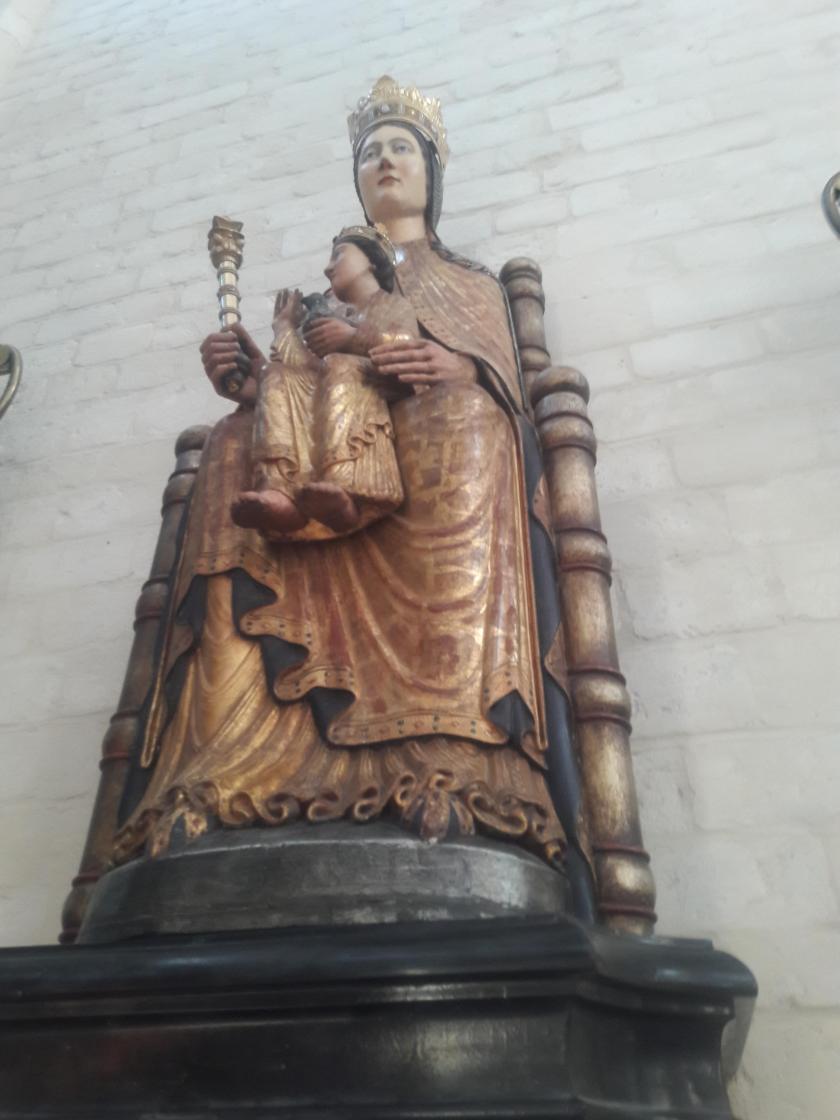 Middeleeuws Mariabeeld St.Pieterskerk te leuven Belgie