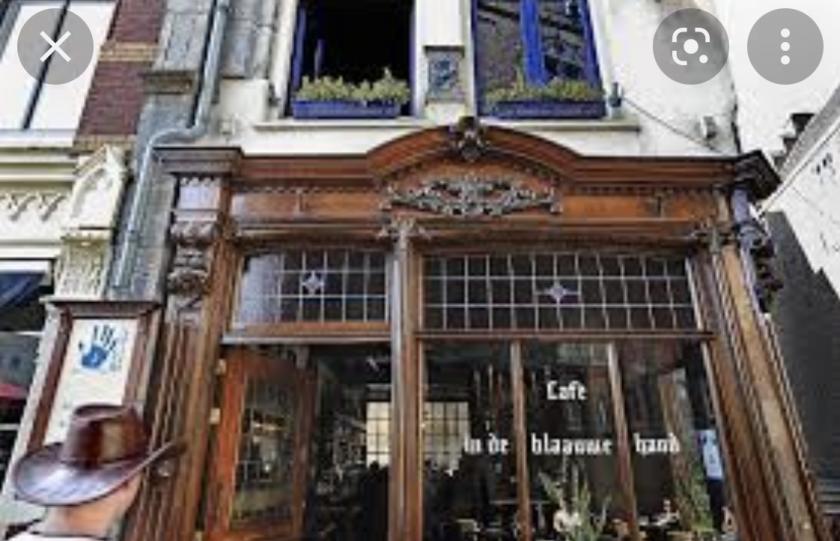 Wat hebben café de blauwe hand en blauw bloed met de IC te maken?