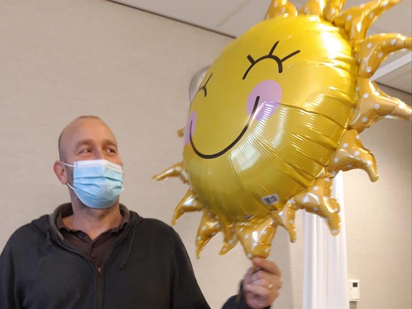 William op bezoek na de operatie