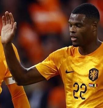 Goal! Wingback' Denzel Dumfries scoort in Oranje-shirt