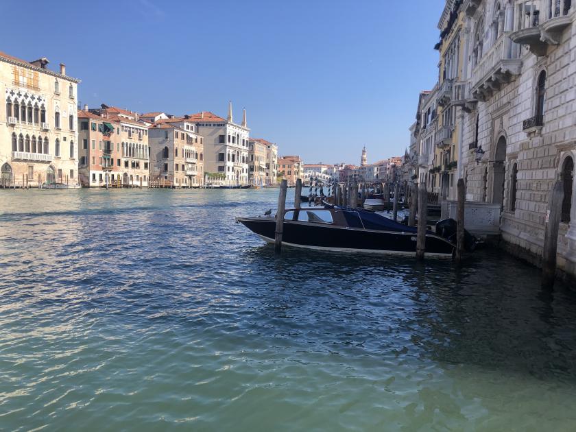 Venetië met de Rialtobrug op de achtergrond