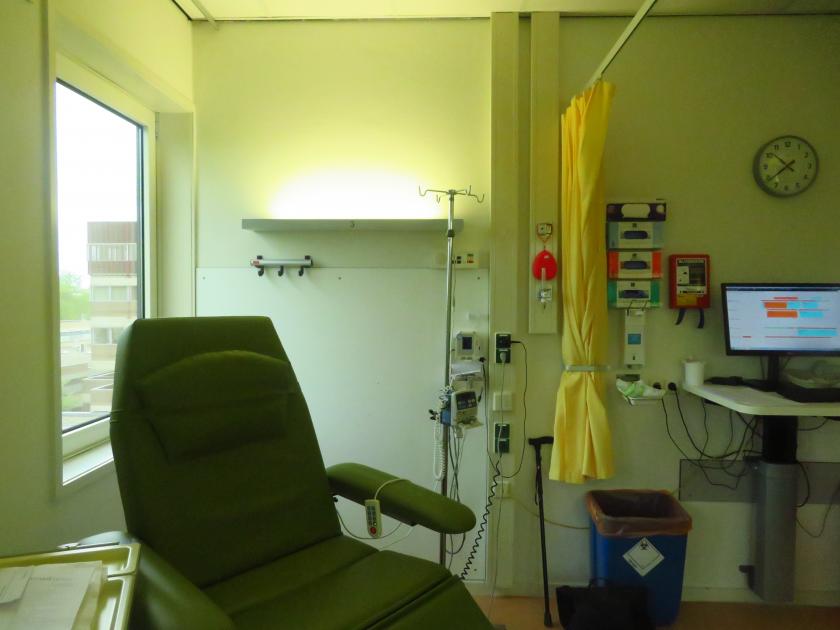Het zit erop. De eerste `fixed dose` nivolumab zit erin. Geen problemen. 