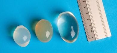 Zaadbalprotheses zijn er verschillende maten (foto: KWF). Zaadbalprotheses